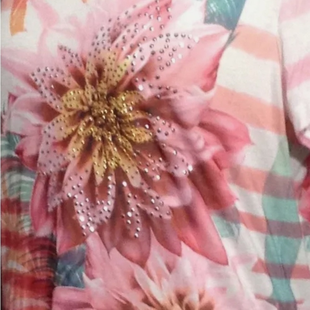 White Stag Size medium floral shirt - Picture 2 of 2